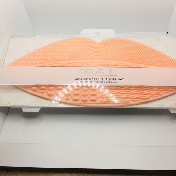 MAKEUP CLEANING BRUSH MAT IN PEACH! LIPS! - Picture 2 of 6